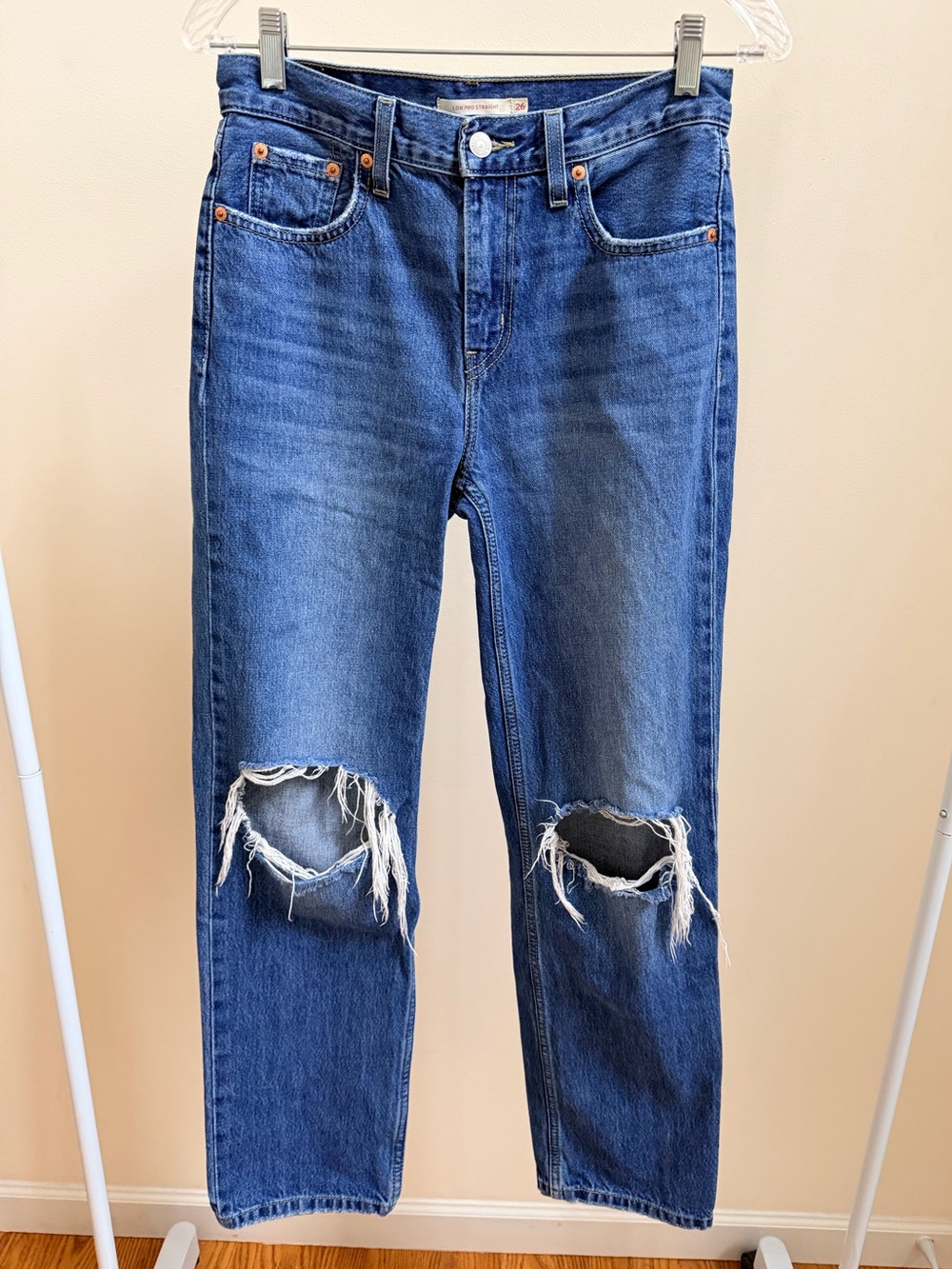 Levi’s Low Pro Straight jeans medium wash distressed Sz 26